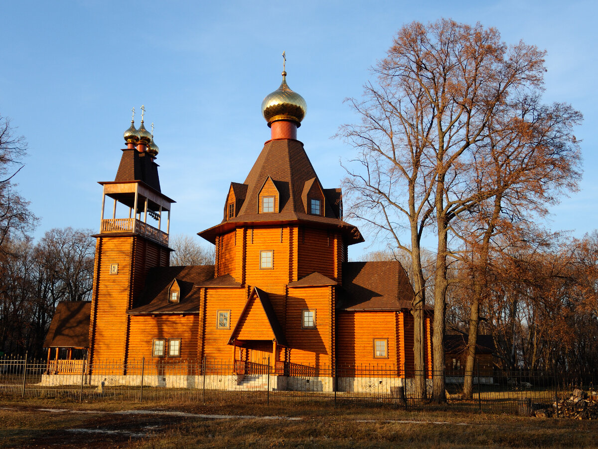 По дороге к музею - храм Николая Чудотворца, фото 2014 года