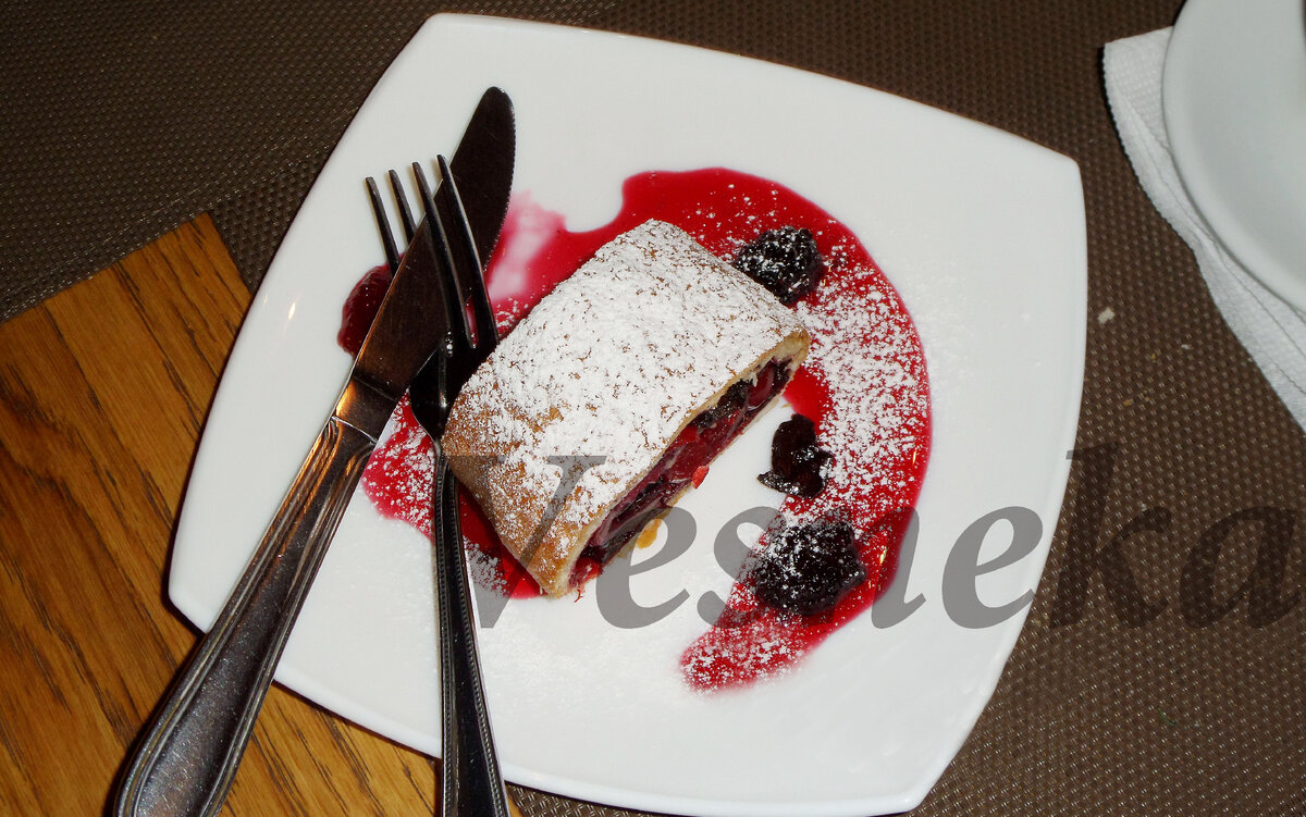 Фото автора статьи. Без вкусняшек никак