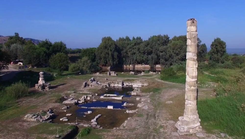 нынешнее состояние храма.
Источник фотографий: https://vsya-planeta.ru/khram-artemidy-v-efese