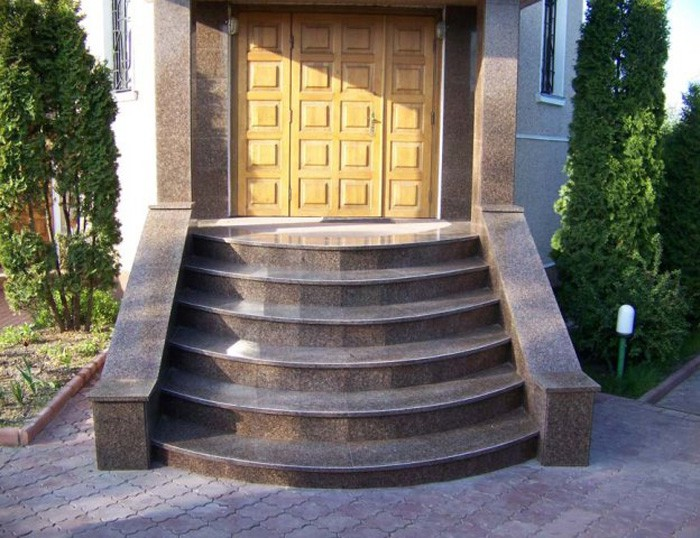 гранитные ступени