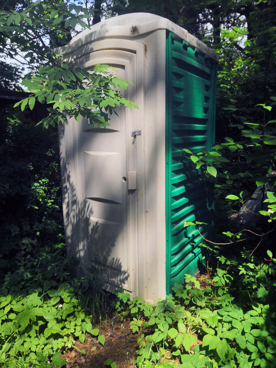 Уличный пластиковый туалет