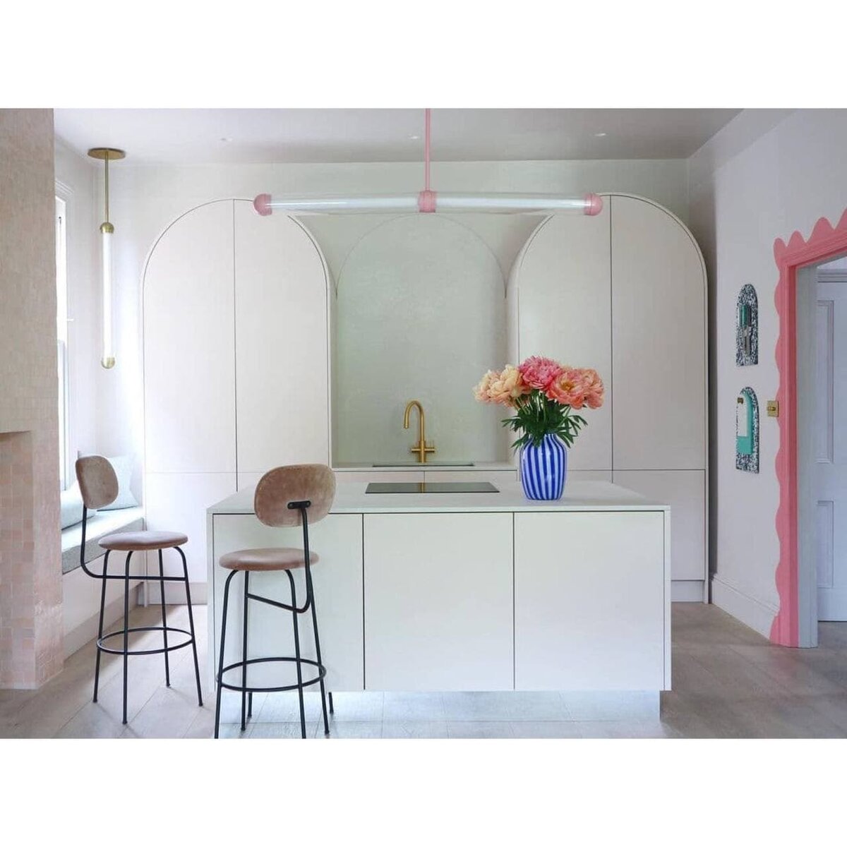 https://www.instagram.com/2lgstudio/