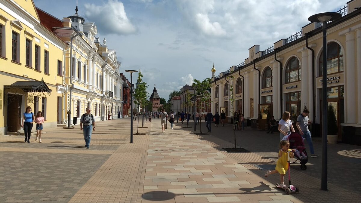 Пешеходная улица Металлистов. 