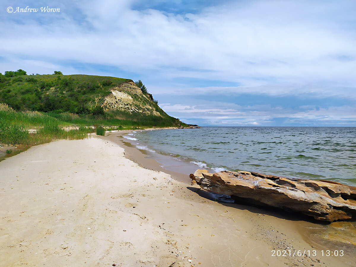Песчаный пляж в устье одной из балок