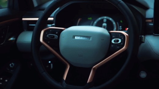 Цена за базовую версию составляет 1 189 000 рублей. Это будет 1.5 турбо, 6-ст механика и передний привод. В базе уже есть климат, круиз, светодиодная оптика и 17-ые колеса.