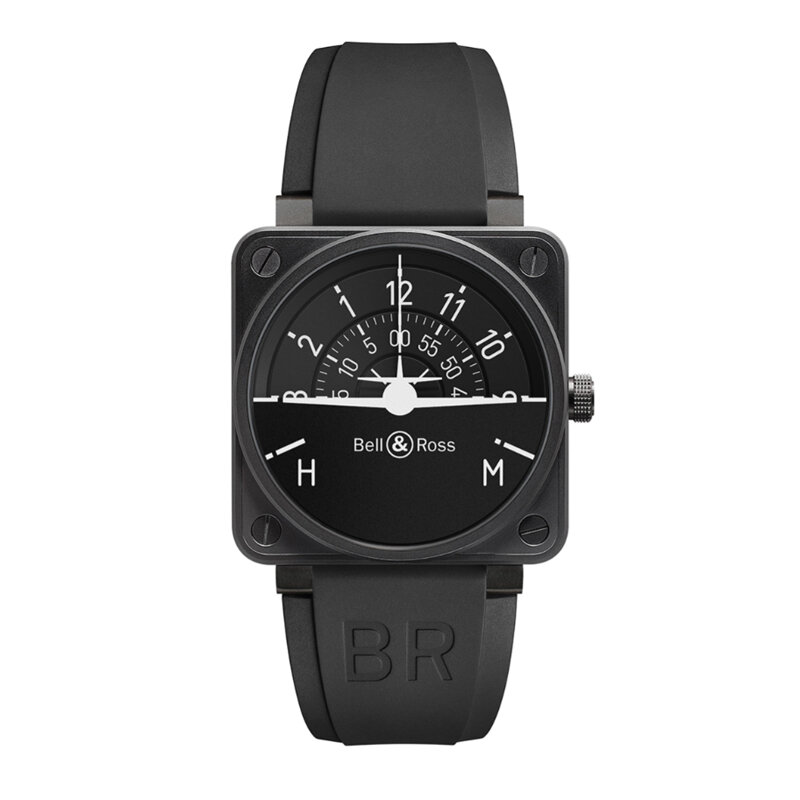 Лимитированные часы Bell&Ross BR 01 с 46 мм корпусом из стали с автоматическим подзаводом, водонепроницаемостью 100 м и запасом хода 40 часов. Циферблат состоит из 3-х чёрных концентрических дисков. Отметки на внешнем диске обозначают часы, на среднем минуты и внутренний поворачивается в такт секундам