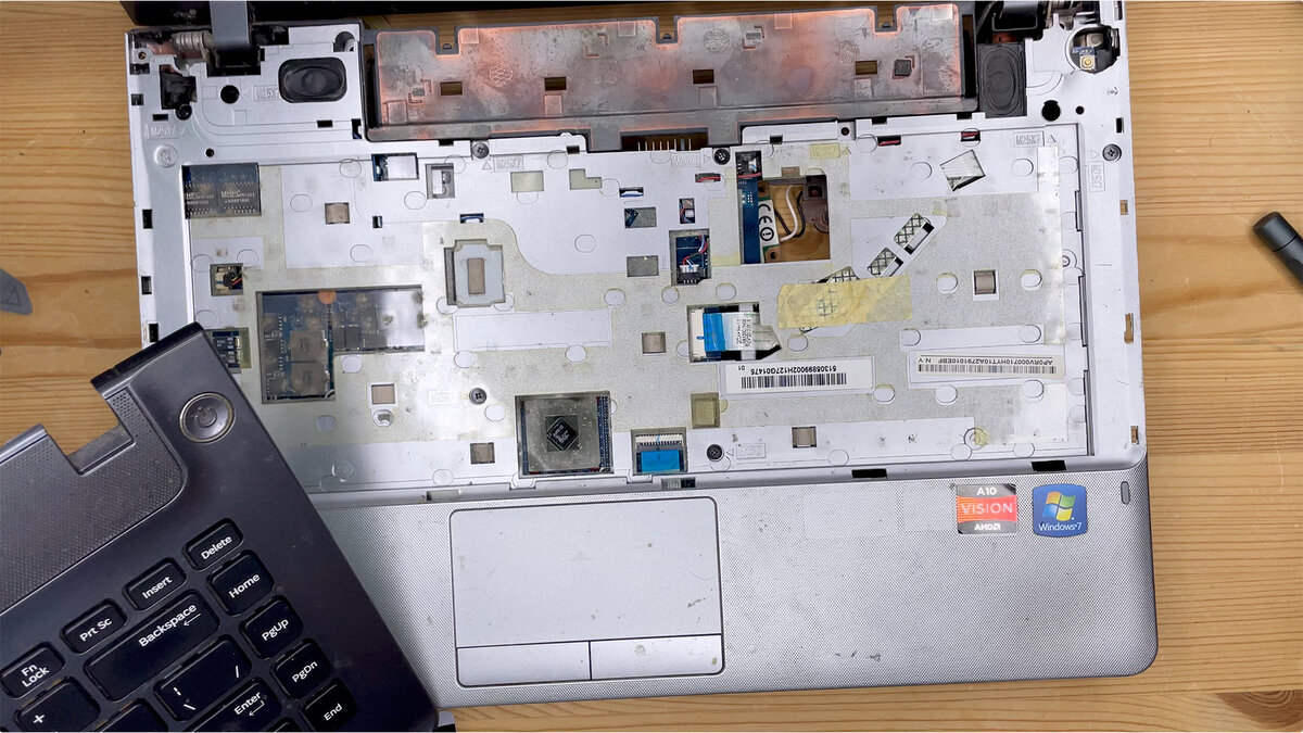 Фото, к сожалению, не сделал. Держитефото  10-летнего Самсунга