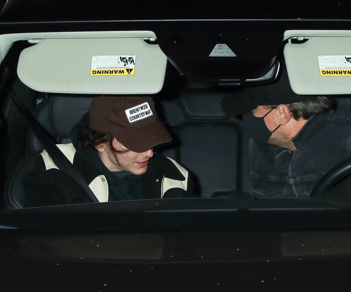     Леонардо ДиКаприо и Тимоти Шаламе заметили вместе. В соцсетях шутят, что они точно не встречаются, потому что второму уже исполнилось 26