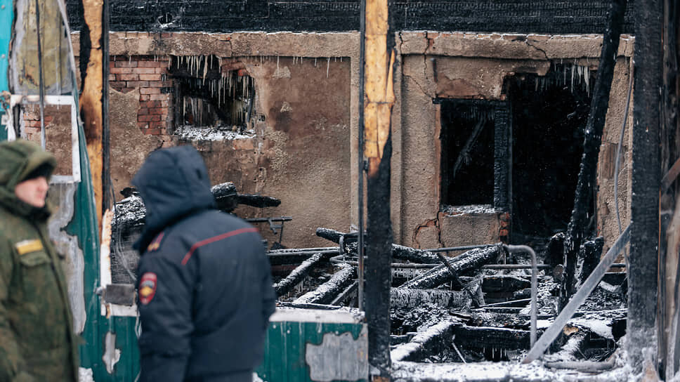 Фото: Максим Серков / Коммерсантъ📷Пожар в приюте для бездомных в Кемерово