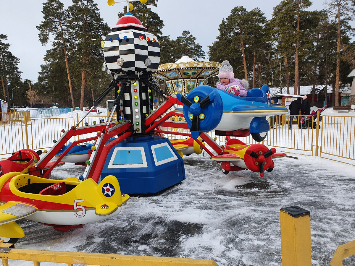 Как моя дочка на самолетике летала