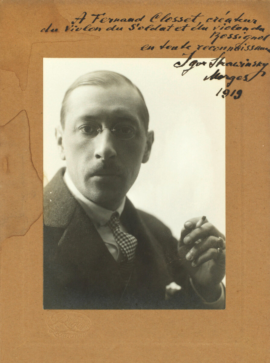 Игорь Стравинский. 1919. Фото с дарственной надписью скрипачу Фернану Клоссе, который играл на скрипке во время премьерных концертных исполнений "Истории солдата" и "Песни соловья". Фото: Bonhams