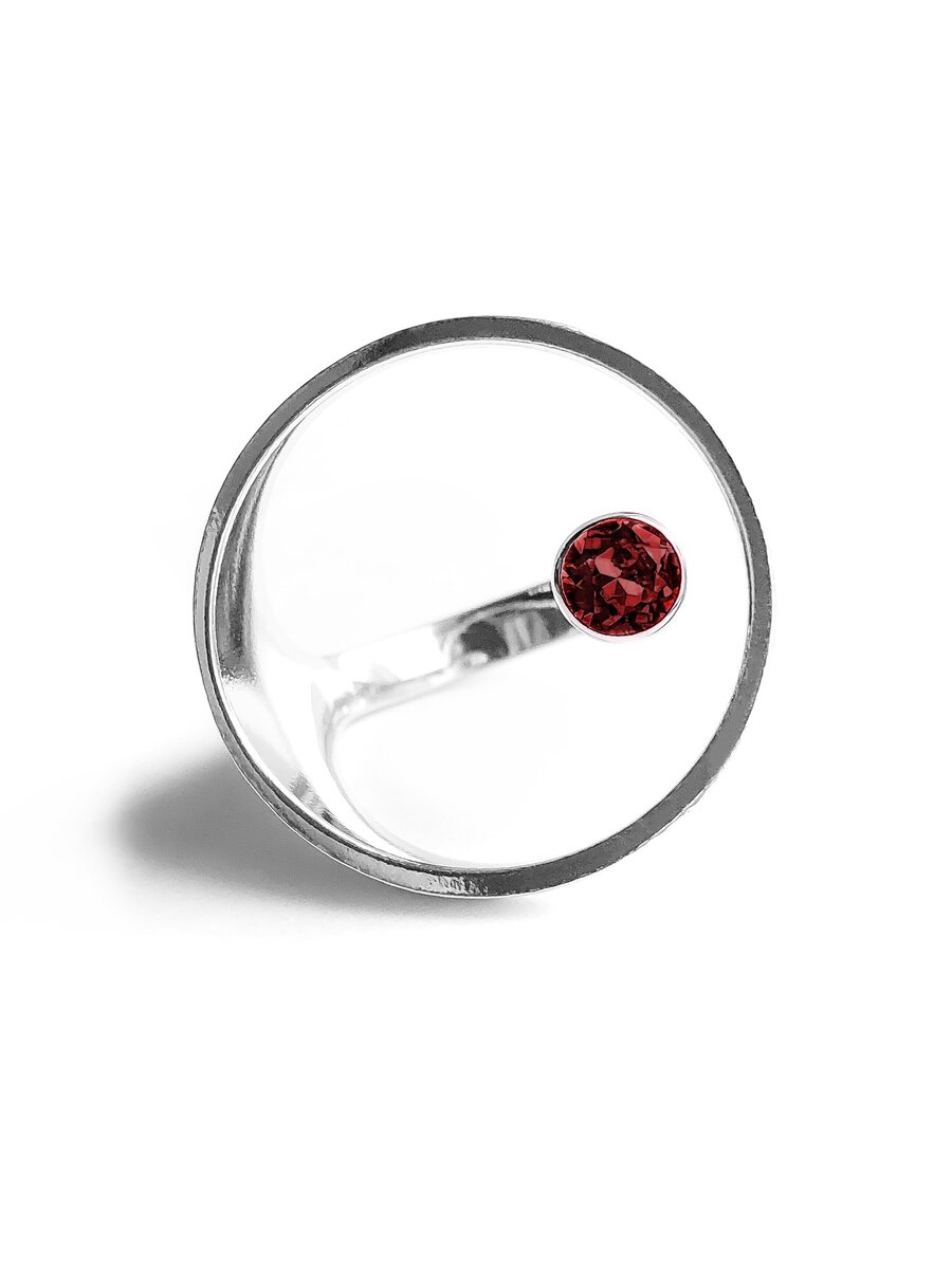 Серебряное кольцо круг с гранатом