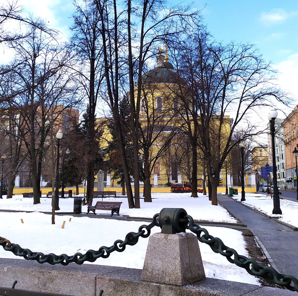 Вид на храм от фонтана-ротонды (о ней расскажу в конце статьи). Фото автора. 