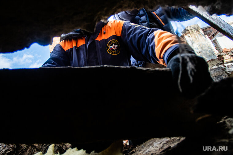    Под завалами в Турции может находиться семья из России