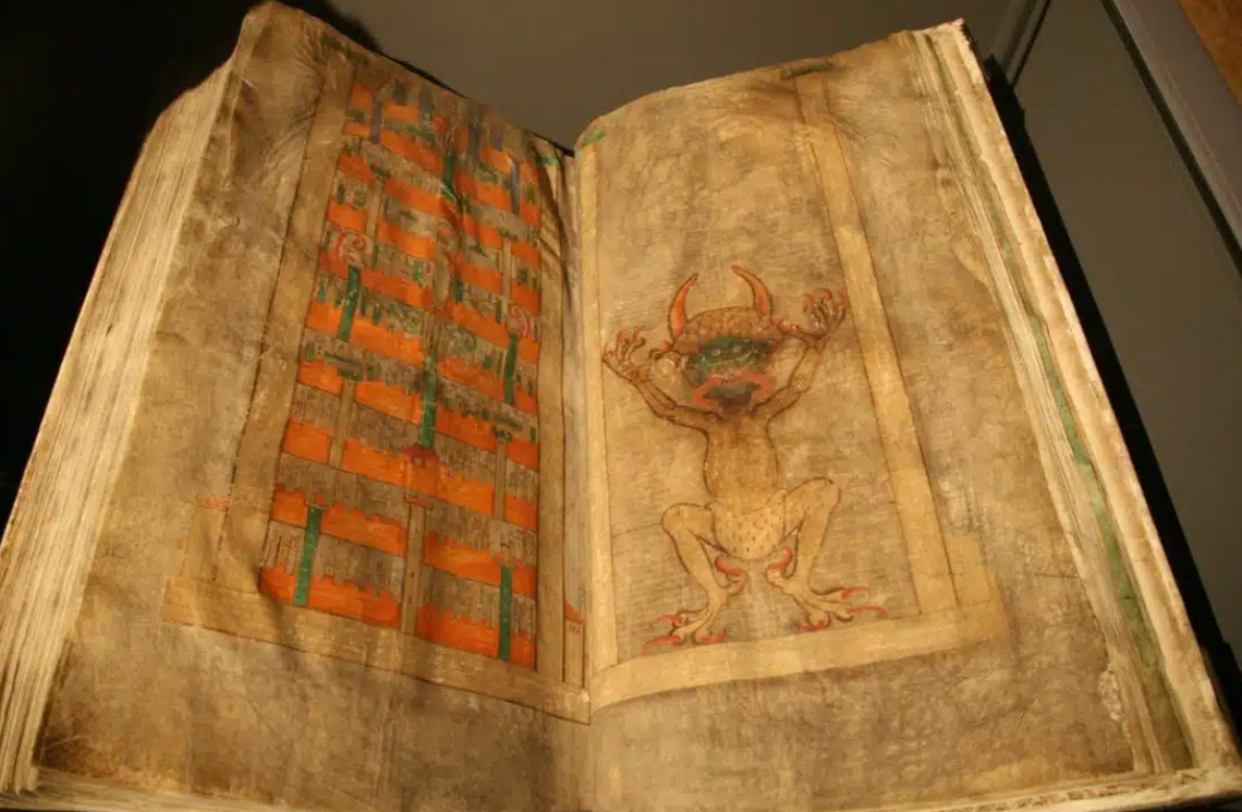 Книга дьявола слушать. Книга Гигас Библия дьявола. Самая большая книга в мире кодекс Гигас. Кодекс Гигас изображение дьявола. Библия дьявола гигантский кодекс.