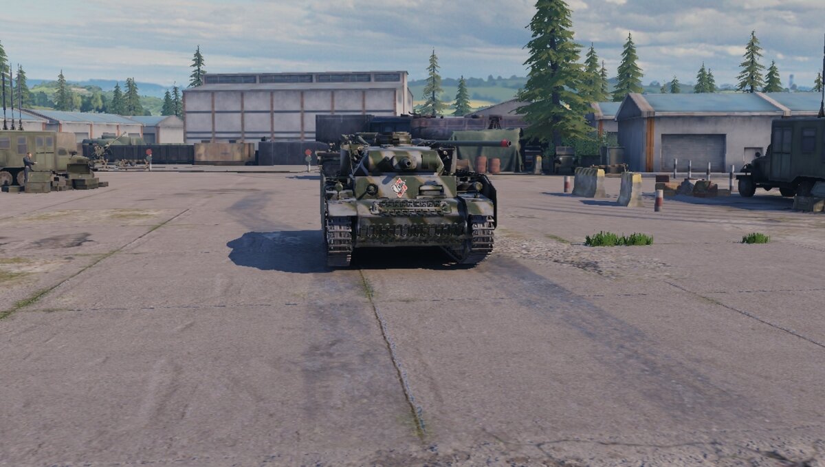 Танк в ангаре.