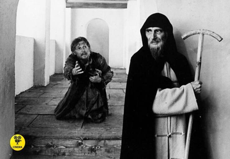 Николай Кутузов (справа) в роли игумена в фильме "Андрей Рублёв" (1966).