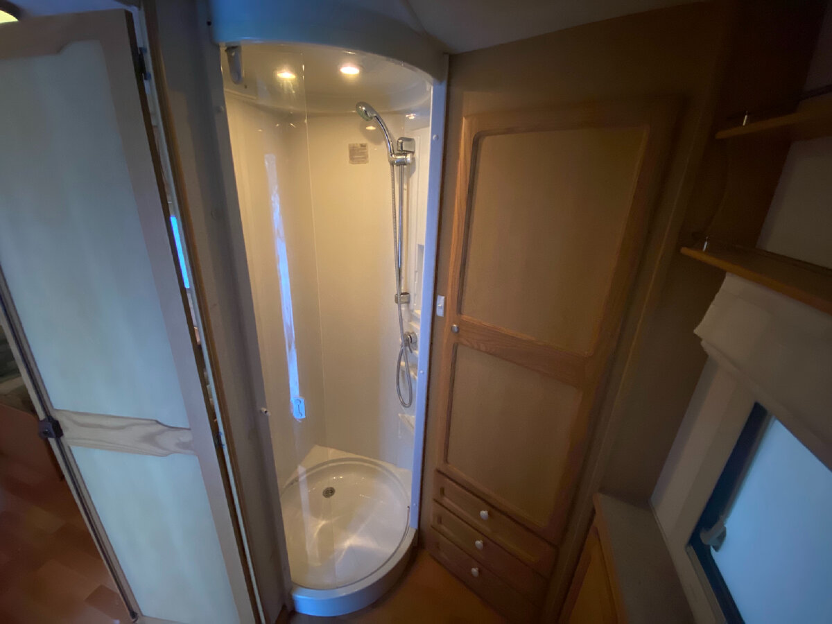 Отдельная душевая кабинка это отлично!