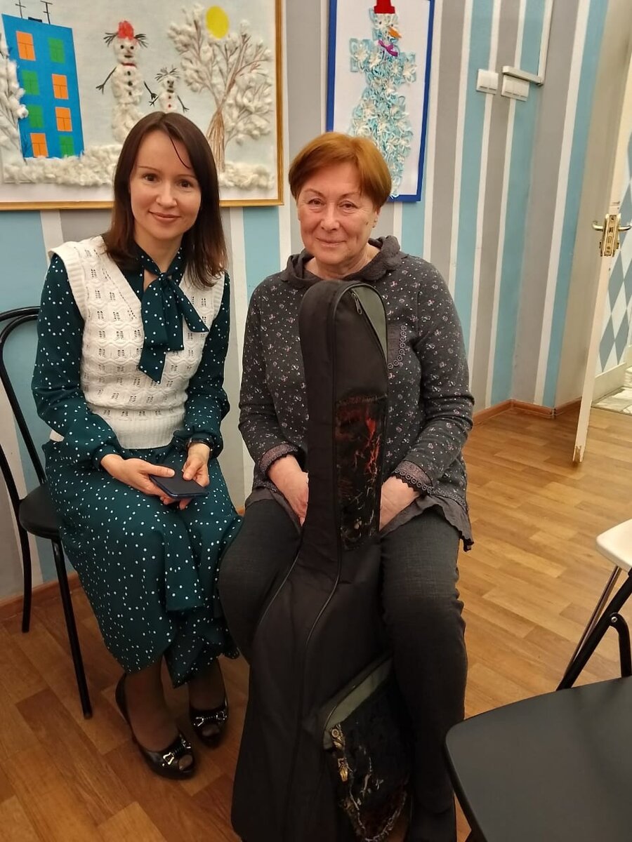 С исполнителем песен под гитару Наташей Карповой 