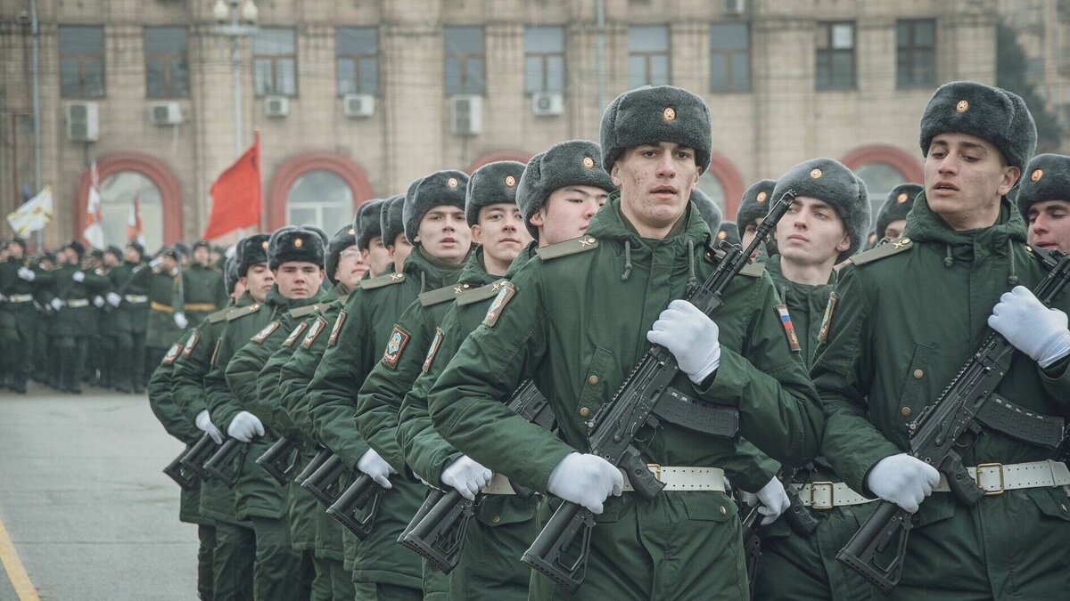     Алексей Цыденов поблагодарил кадровых военных, добровольцев и мобилизованных, которые участвуют в спецоперации.