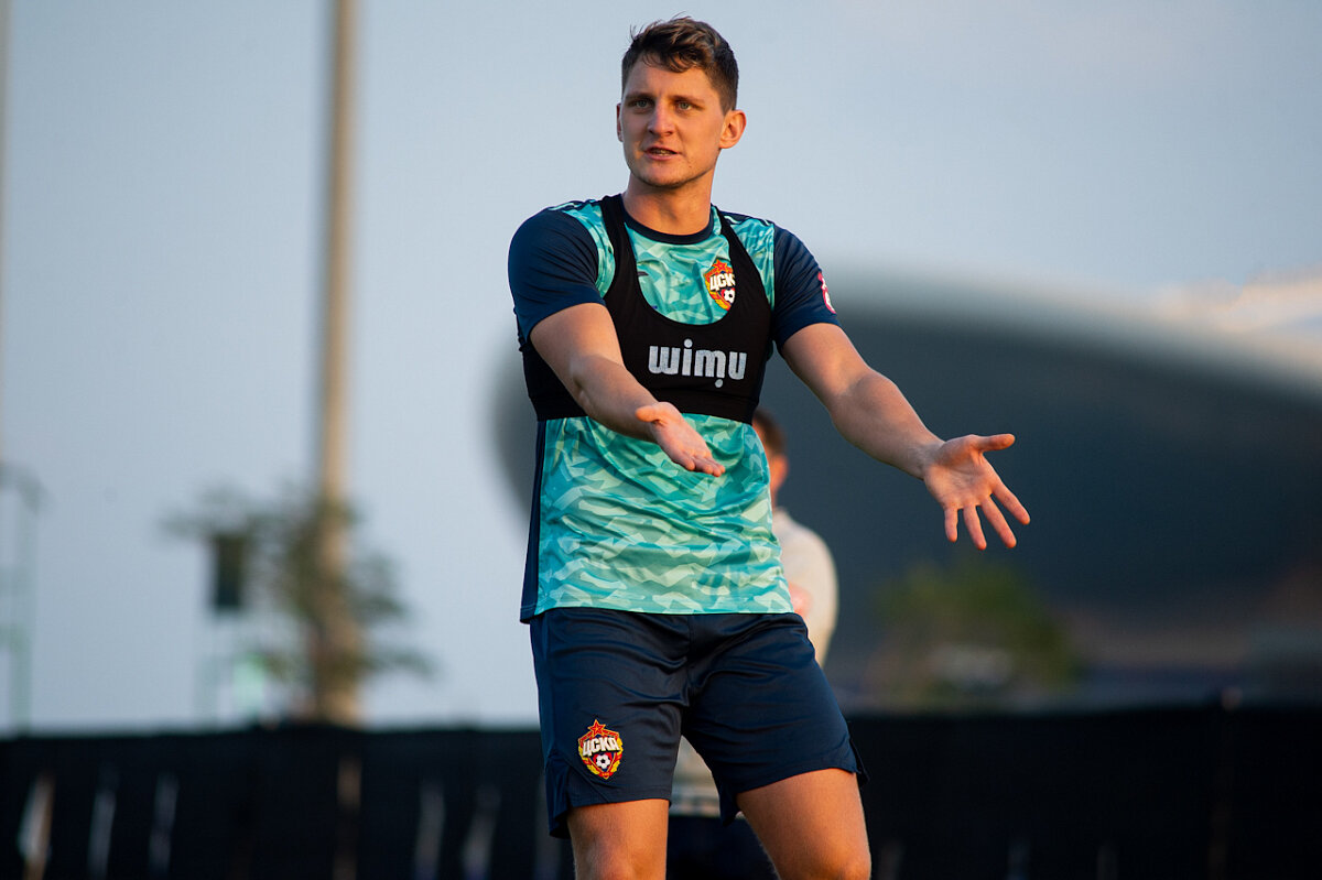 ​Появлялись слухи об интересе питерцев к лучшему защитнику ЦСКА Игорю Дивееву. Фото: pfc-cska.com