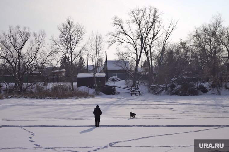    Мужчина провалился под лет на реке Черная