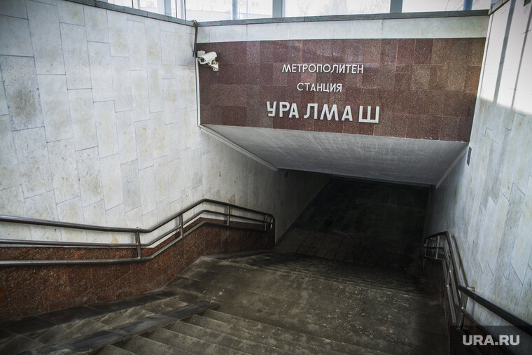    На станции метро «Уралмаш» произошло короткое замыкание