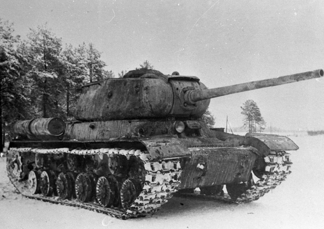 ИС-1 на полигоне, январь 1944 года