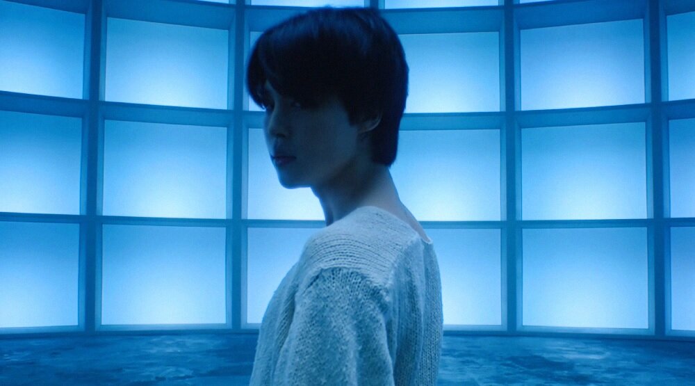     Кадр из клипа «Set Me Free Pt.2»