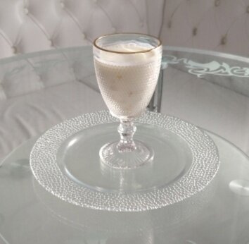 пить кефир из красивых фужеров никому не возбраняется:)