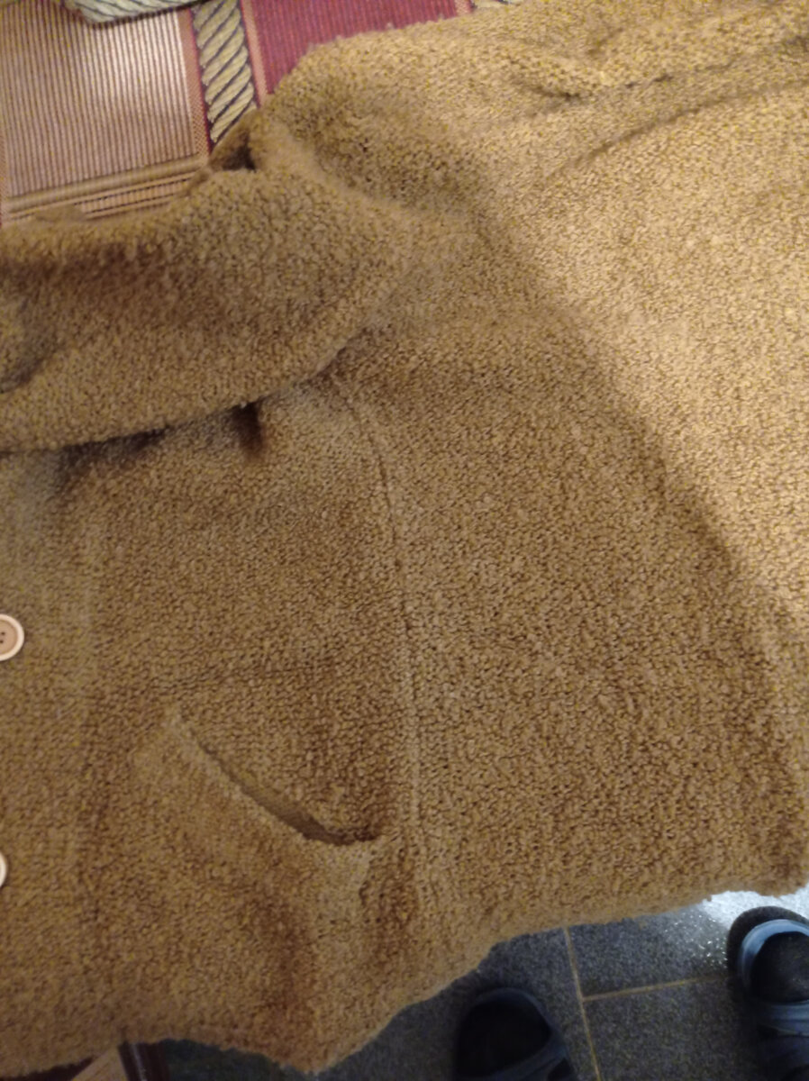 ВОТ ЭТОТ БОКОВОЙ ШОВ НАДО  РАСПОРОТЬ.                  