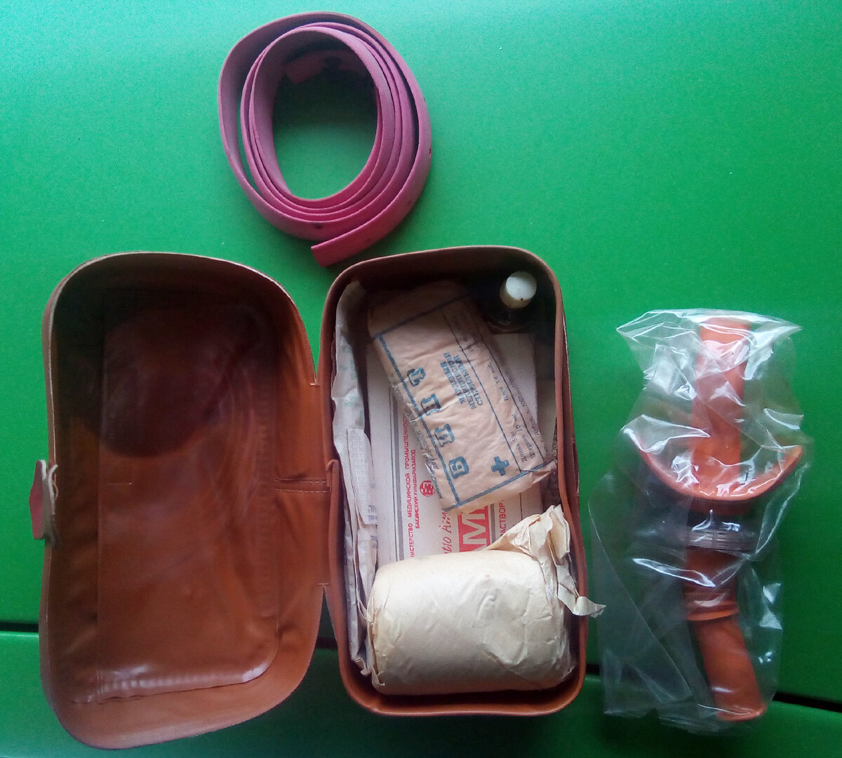 Аптечка СССР.