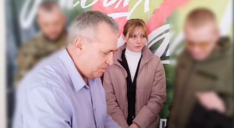    Оренбургский предприниматель Михаил Иванов передал квадрокоптер бойцам СВО из отряда «Лев» Марина Шарт