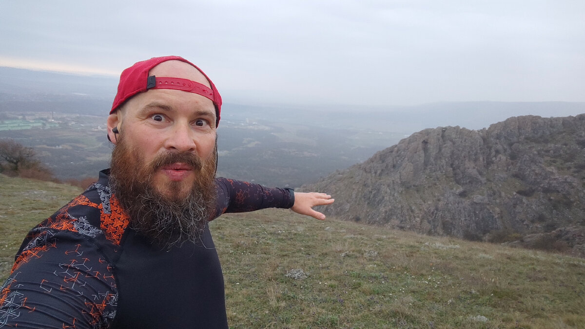 Бег в крымских горах в дождливом тумане очень опасен.

