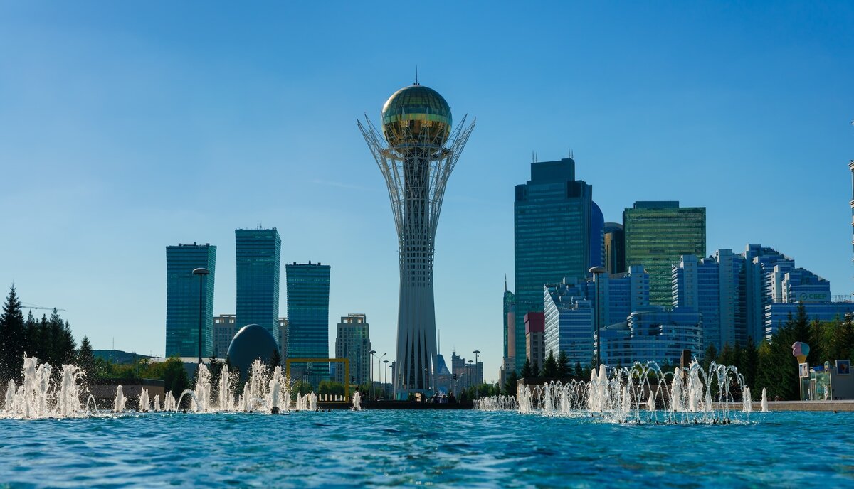Бульвар Нуржол и Байтерек