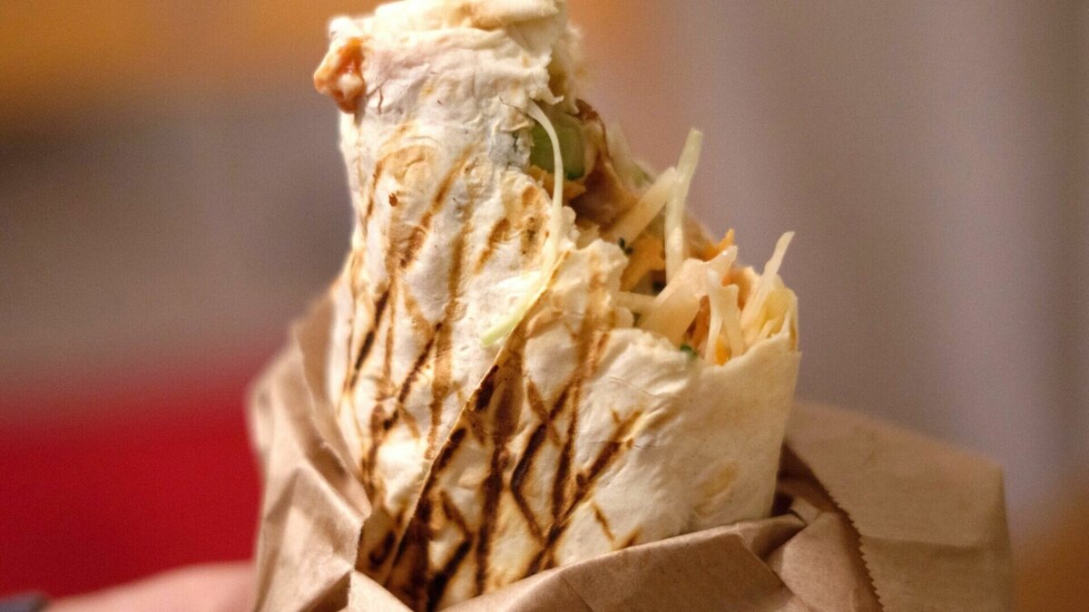     Жители города хотели подкрепиться восточным фастфудом, но оказались в инфекционной больнице.