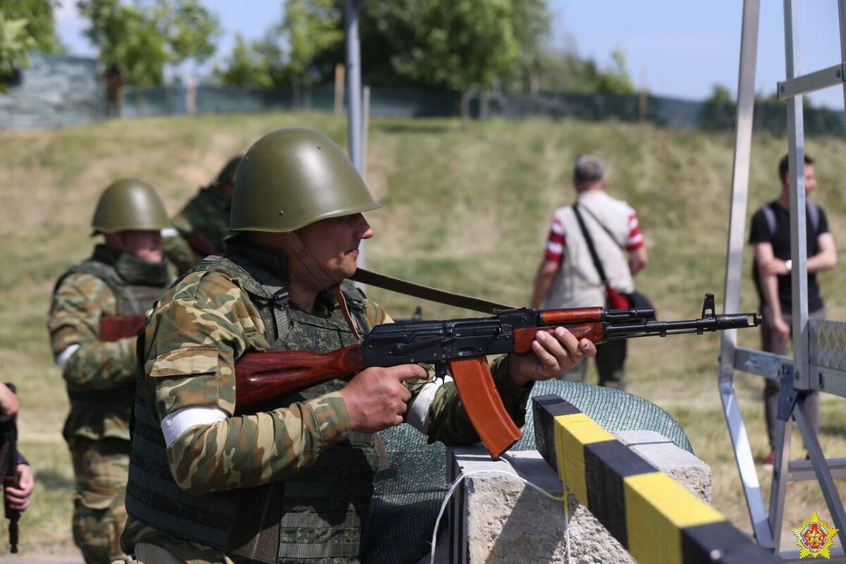 В Минобороны показали, как в Минске бойцов теробороны учили бороться с ДРГ — Видео