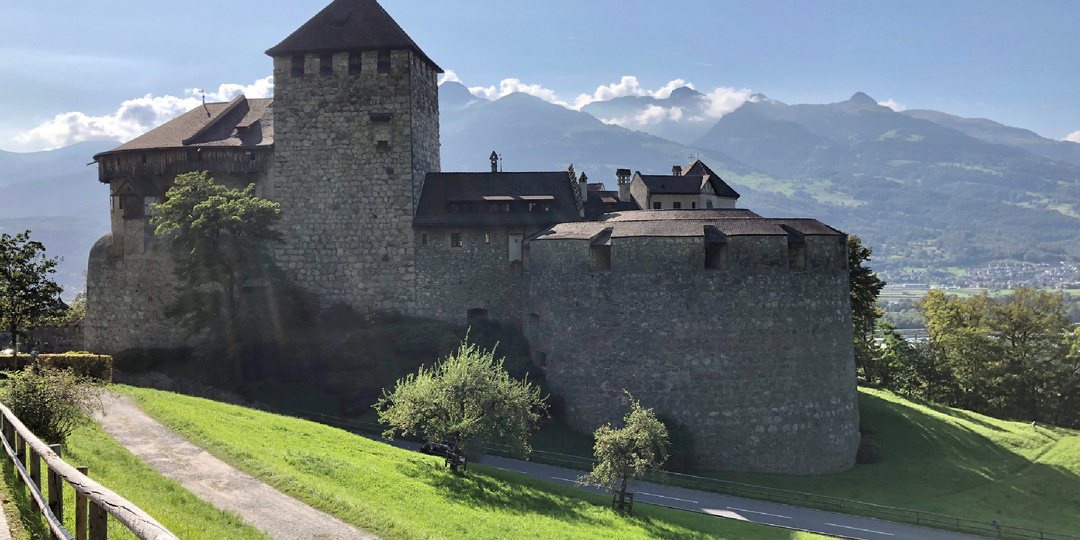 Лихтенштейн | Как мы за 5 часов посмотрели одну из самых маленьких стран в мире с самым лучшим уровнем жизни