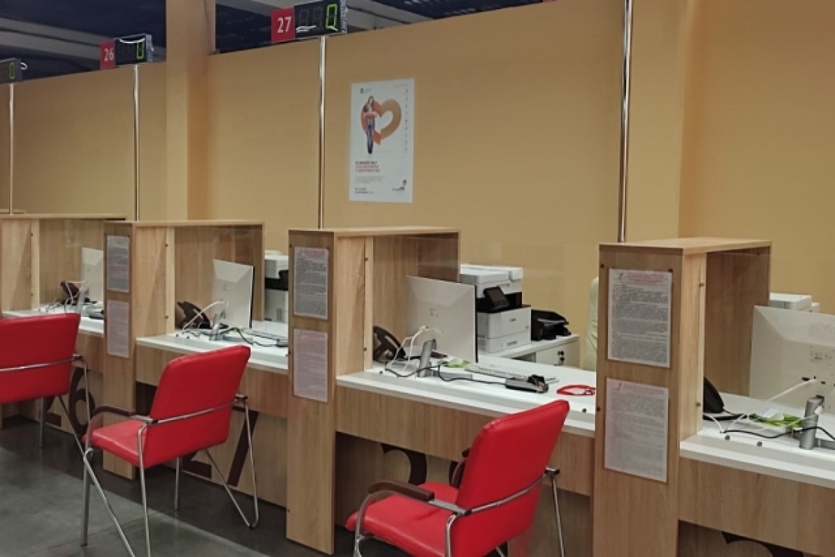    В МФЦ Петербурга начали тестировать постамат с 36 доступными услугами