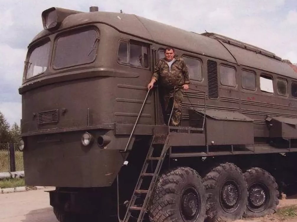 Базов и м. Тепловоз м62 на колесах. МЗКТ 7919. Локомотив м62 на колесах. Вездеход м62