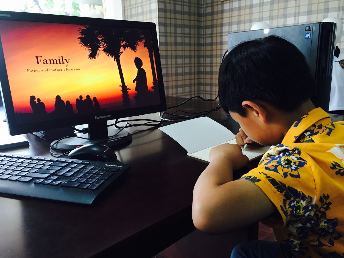 Для учеников младшей школы время пребывания за монитором увеличивается до 20 минут. 