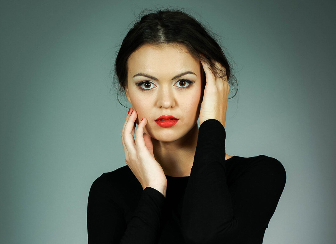 женская значимость. женское лидерство арт. внимательный взгляд. конфликт. бизнес психолог.