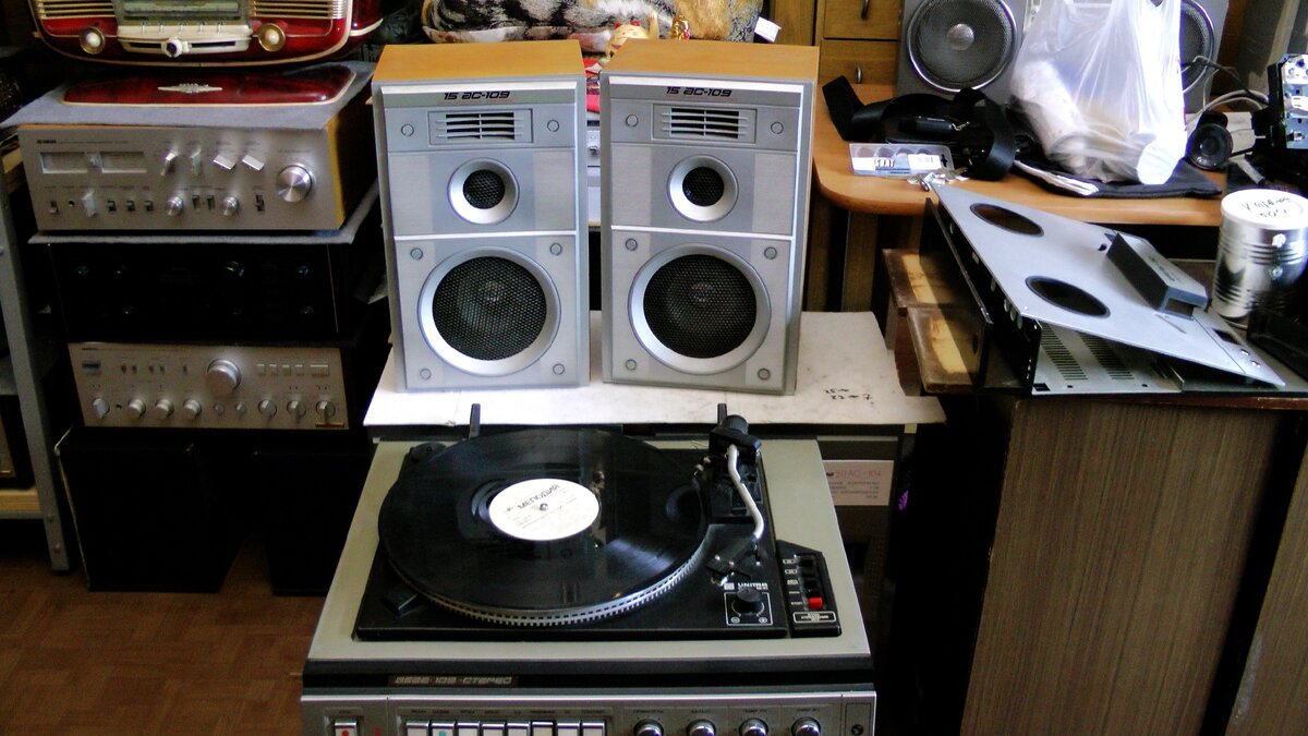 магнитофон-приставка катушечный союз-111. радиоприемник волна 307. колонки для студии зеленые. дзен аудиотехника. аудиотехника с аукционов японии.