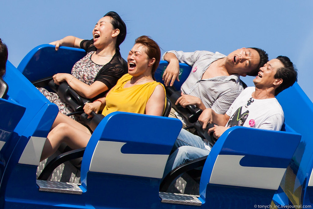 Гонконцы в парке аттракционов :)