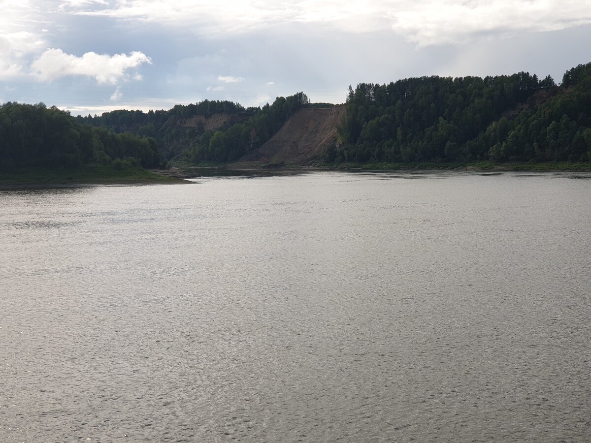 Яр, обрывистый крутой и высокий берег реки. Прекрасные пейзажи р. Иртыш 