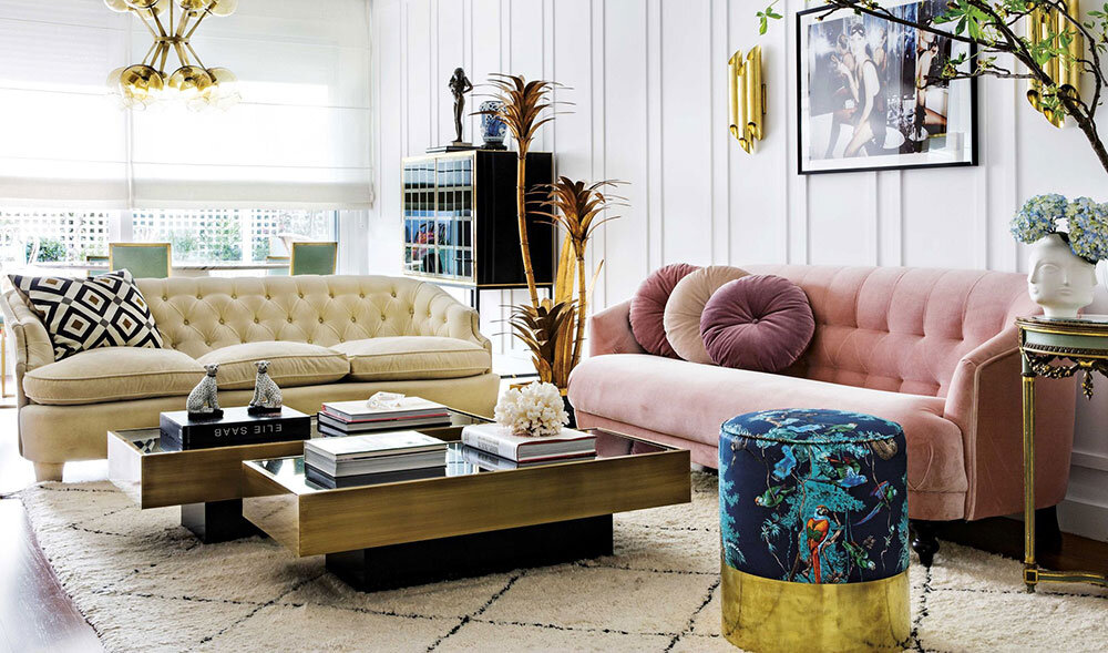 Интерьер получился эклектичным — здесь и мебель в классическом стиле. и экзотические мотивы, и блеск гламура. Одним словом — самая настоящая эклектика.