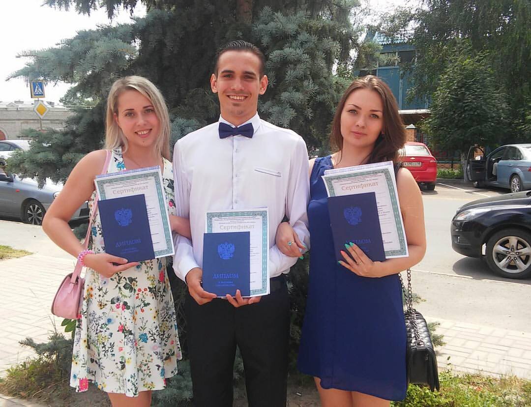 С дипломом об окончании филологического факультета