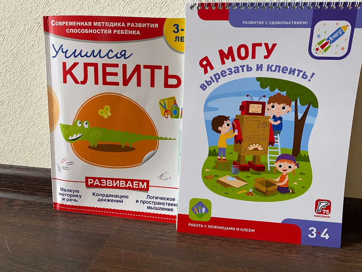 Книжки :) Дарить буду не эти :) Наверное... 