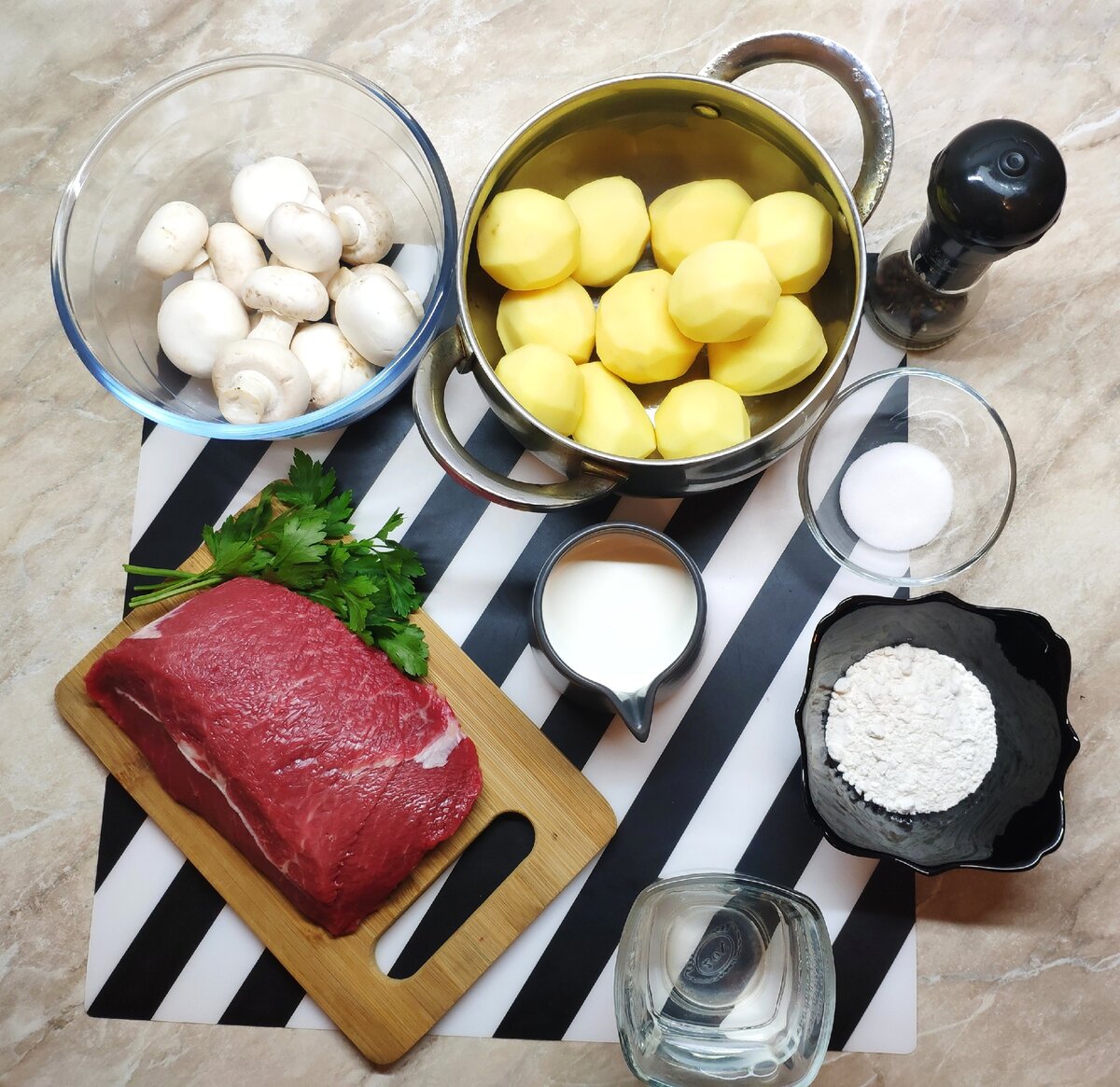 Пошаговый рецепт приготовления Бефстроганов с картошкой и грибами