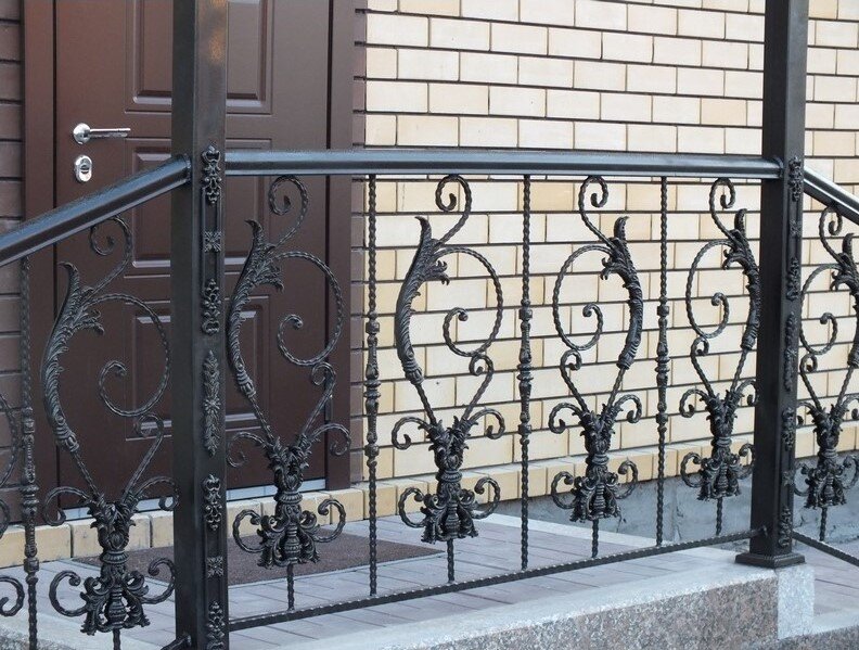 Перила в входной группе